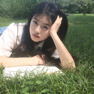 沙滩上的夏娃